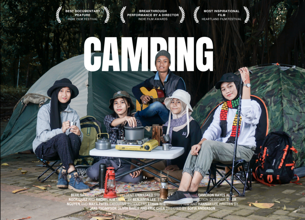 Foto buku tahunan sekolah bertema Camping hasil karya vendor Creative Shoot – jasa foto dan desain buku tahunan profesional untuk wilayah Jakarta, Bogor, Depok, Tangerang, dan Bekasi