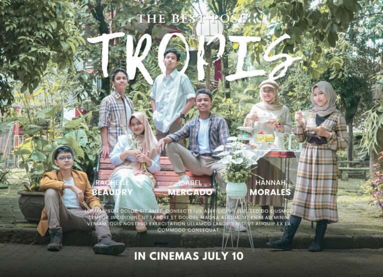 Gambar foto buku tahunan sekolah tema tropis karya vendor Creative Shoot dengan latar pepohonan hijau, cocok untuk sekolah di Jakarta, Bogor, Depok, Tangerang, dan Bekasi